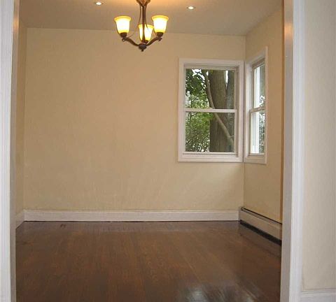 5th image of 176 Swalm St