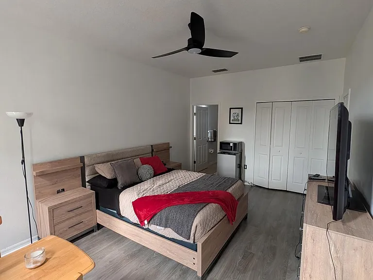 326 Monroe Cir — Photo 2