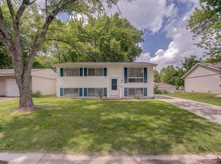 704 Juniper Dr, O'Fallon, IL 62269