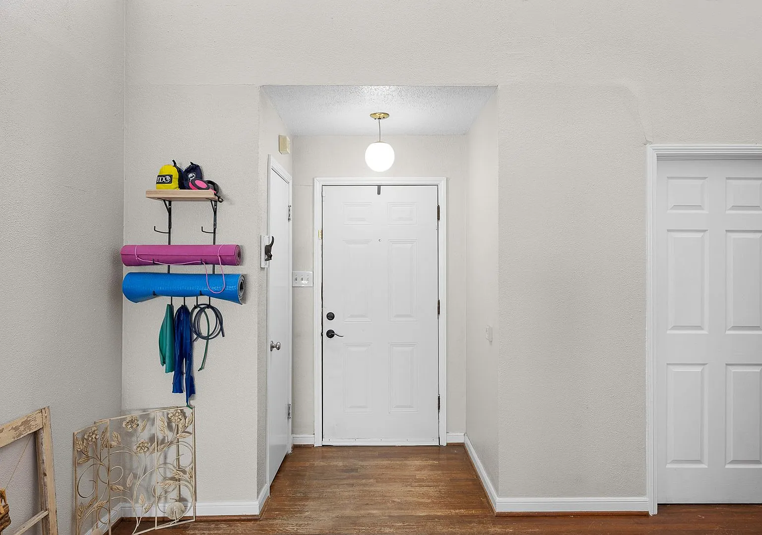 Charming 3/1 House on Huge Lot in College Woodland Hills CS! Immediate Move In! — Photo 4