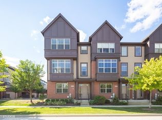 323 Aspen Pointe Rd, Vernon Hills, IL 60061