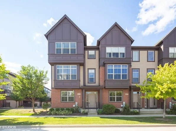 323 Aspen Pointe Rd, Vernon Hills, IL 60061