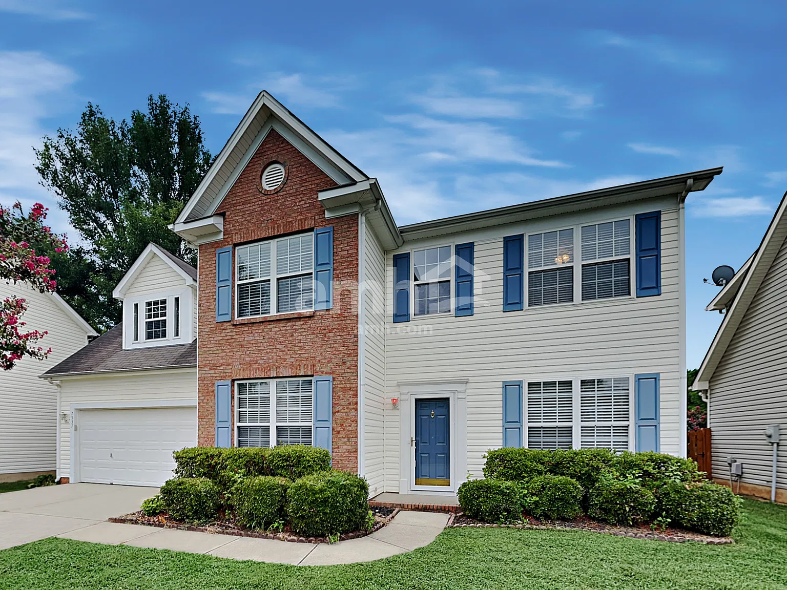 3 bed, 2.5 bath, 2400 sqft, $2,330 — Photo 1