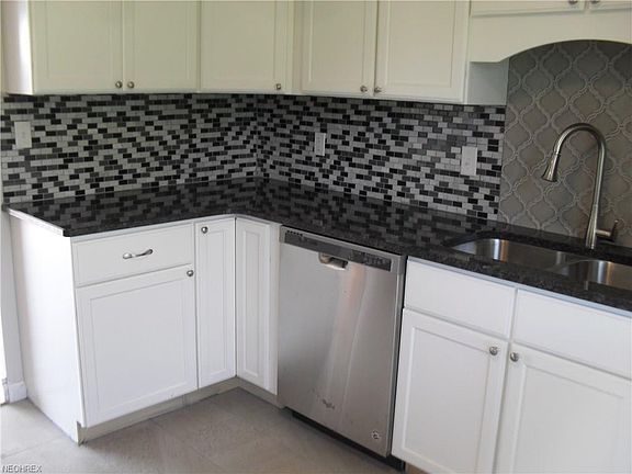 5th image of 7240 Duxbury Ct