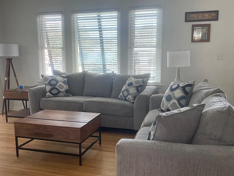 48 NE Saint Augustine Blvd — Photo 3