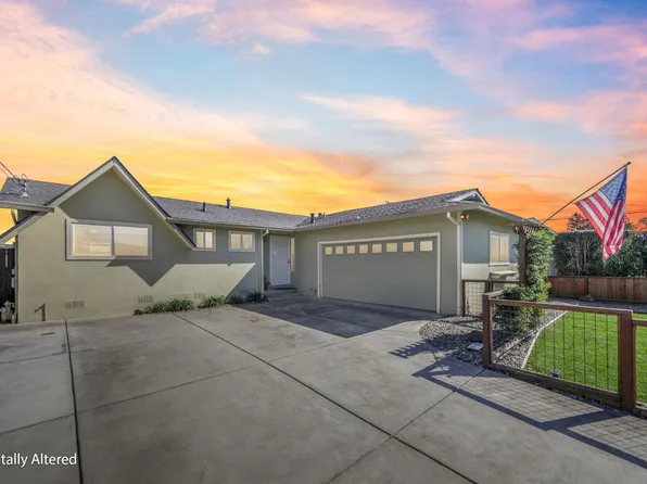 7070 Almond Street, Rohnert Park, CA 94928