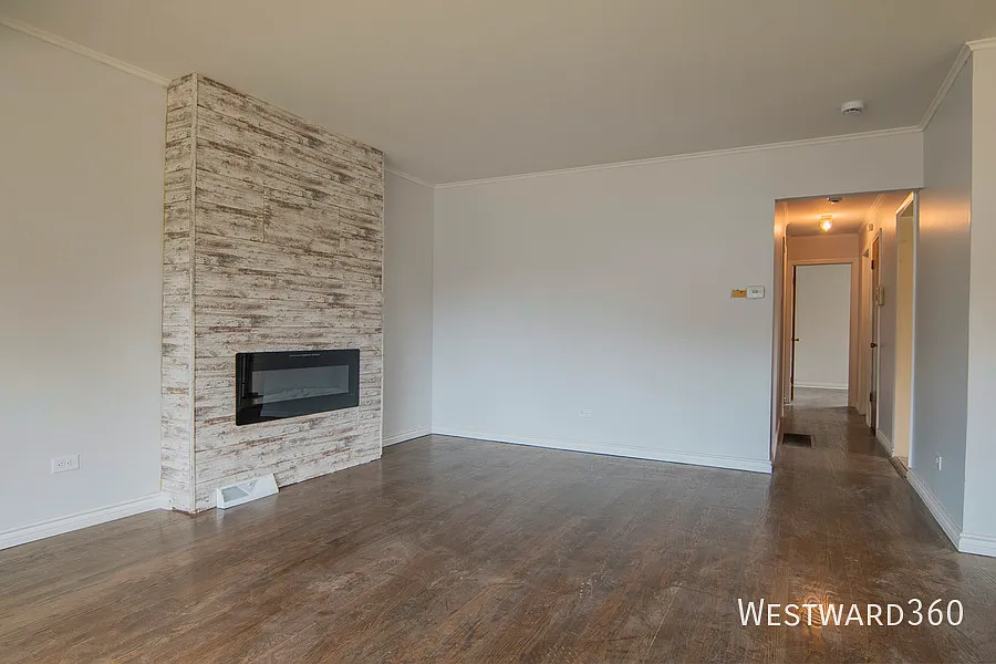 Spacious 3 Bed Home in Dolton w/ Garage, Driveway & Laundry — Photo 3