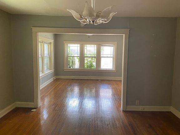 2nd image of 115 E 40th St #1W