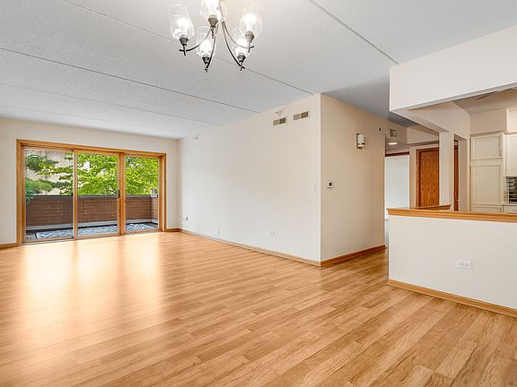 2nd image of 1636 Ashland Ave Unit 204