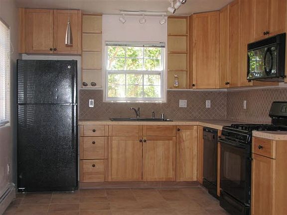 3rd image of 1333 Hickox St #B