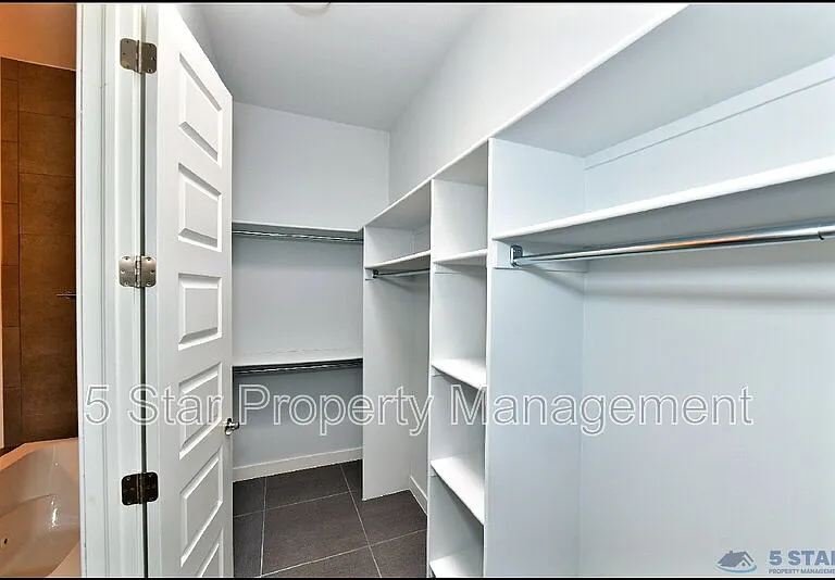 5973 Cartagena Cir — Photo 30