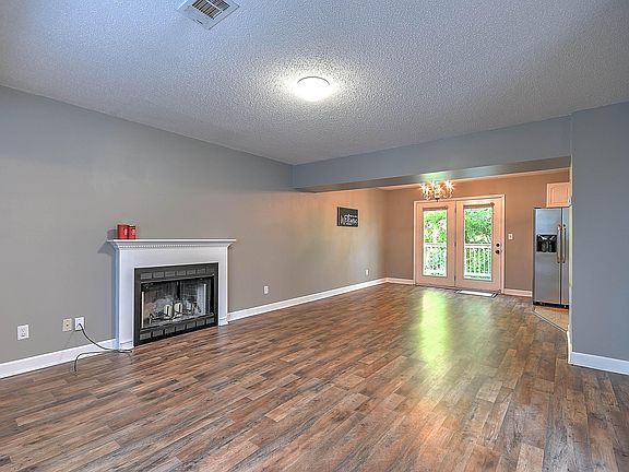 3rd image of 111 Copper Ct