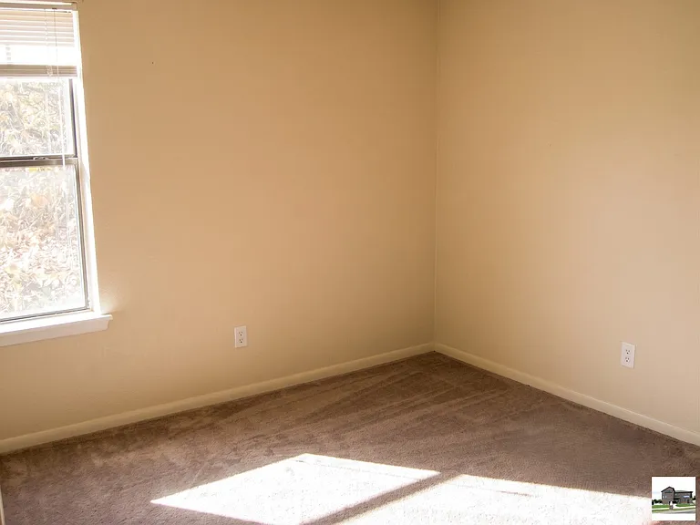 705 Traci Dr — Photo 6