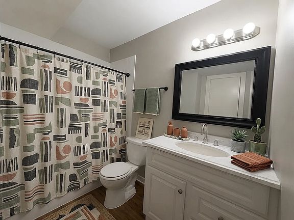 5th image of 600 1/2 E 53rd St #108
