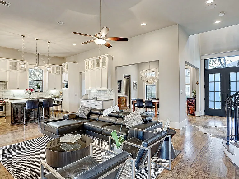 5655 Locke Ln — Photo 8