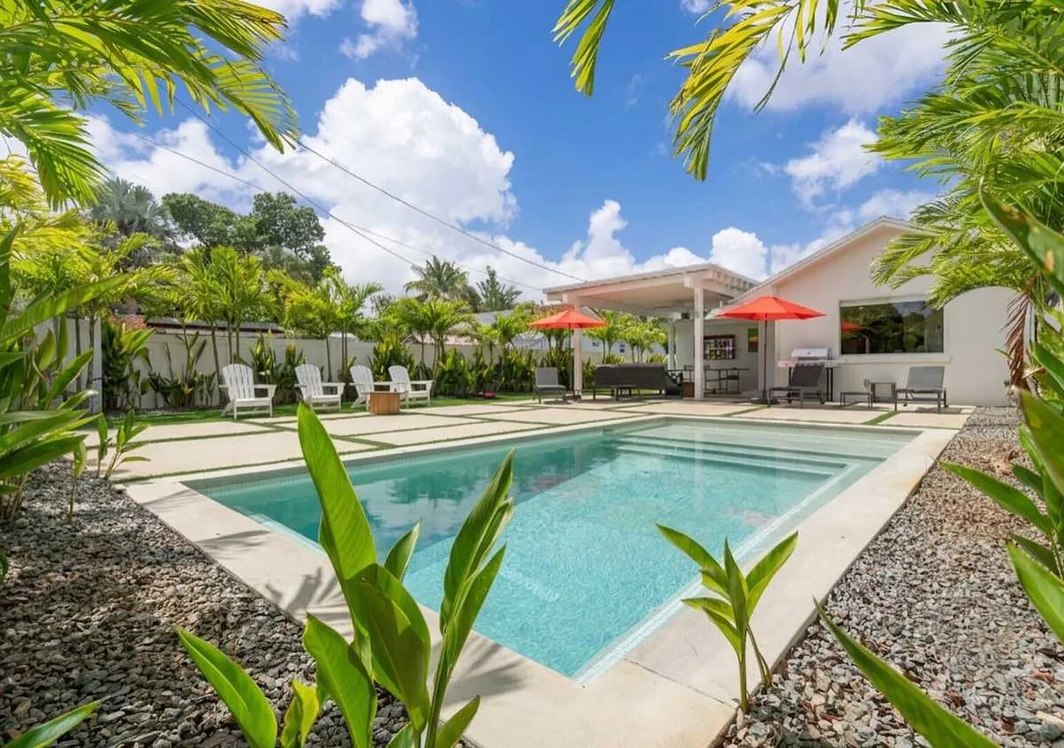 Heated Pool 4BR Sleeps 12 6 Min to Dania Beach — Photo 1