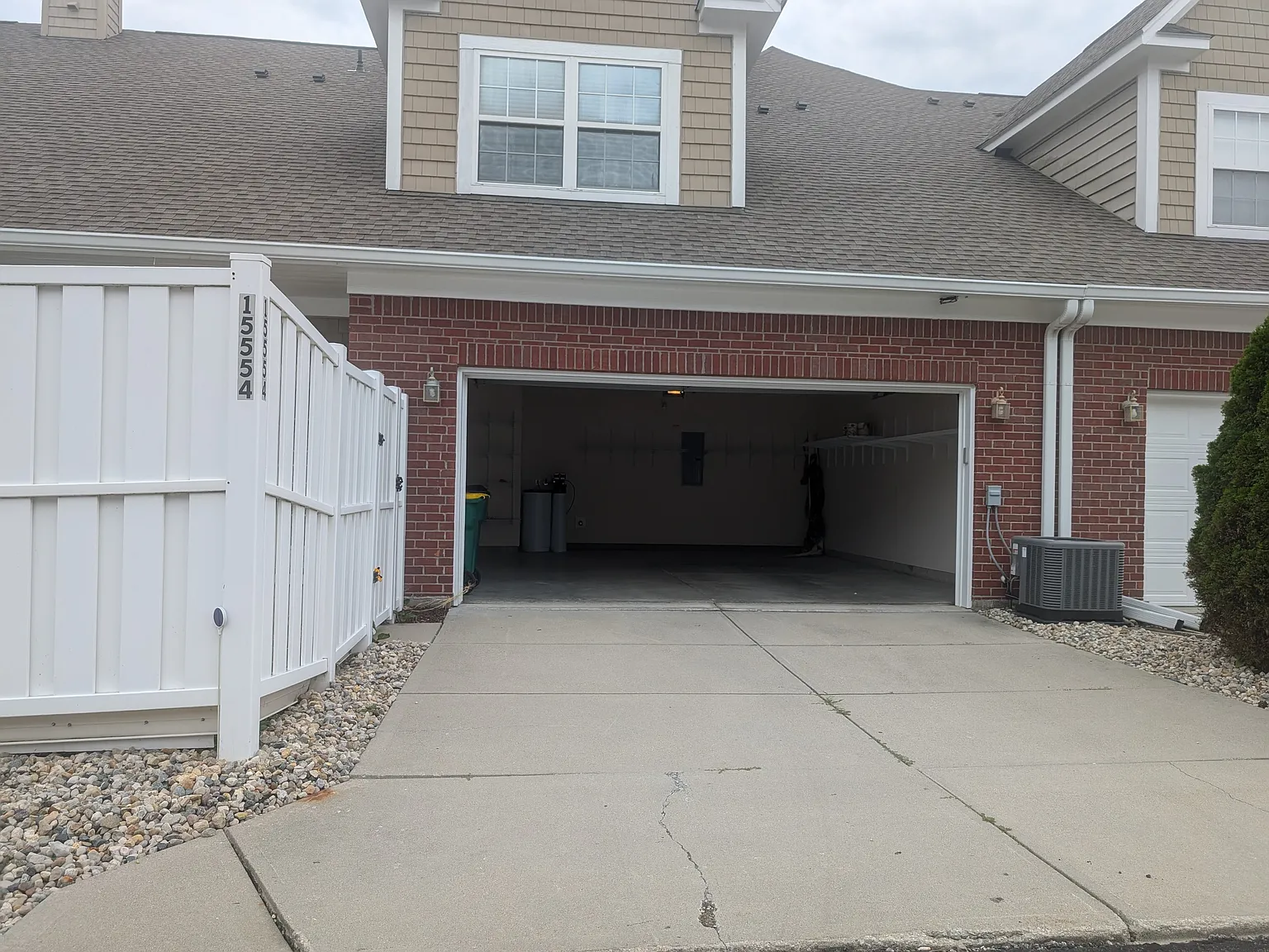 3 bed, 2.5 bath, 1875 sqft, $2,300 — Photo 3