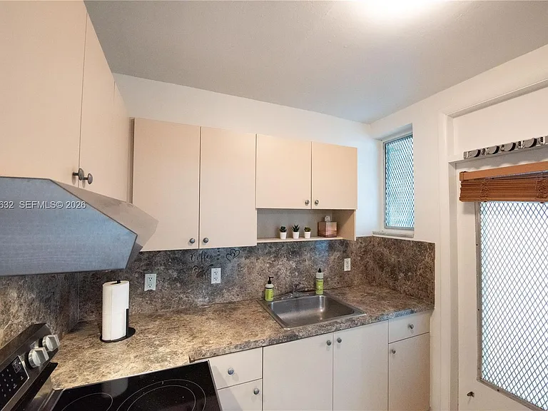 1150 Euclid Ave #205 — Photo 15