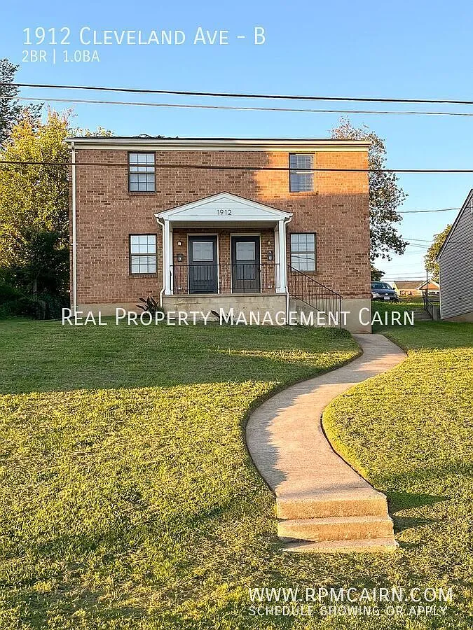 Beautifully Upgraded 2 Bedroom 1 Bathroom in a Duplex — Photo 2