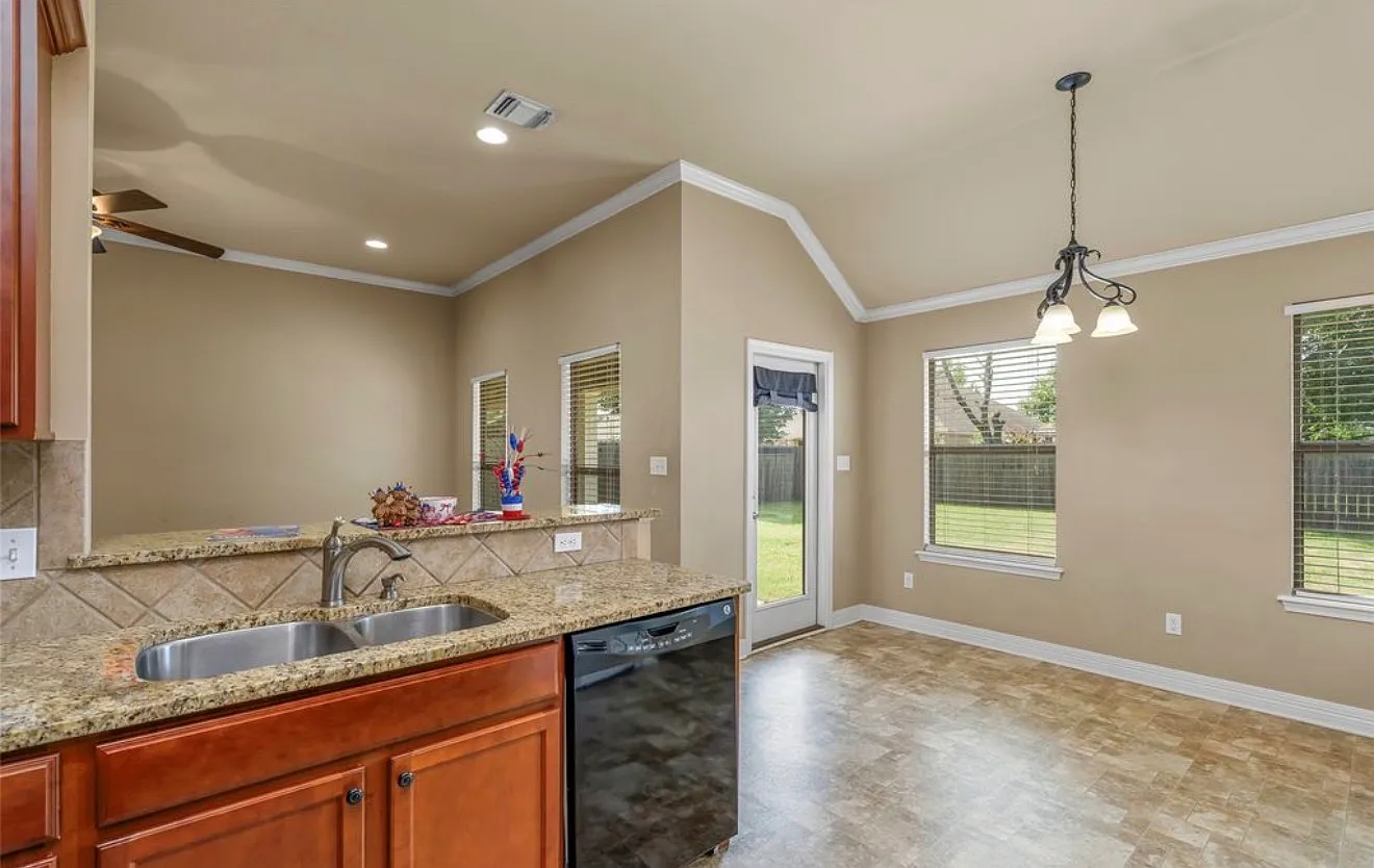 3826 Pickering Pass Dr — Photo 2