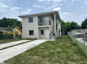 1978 NW 48th St, Miami, FL