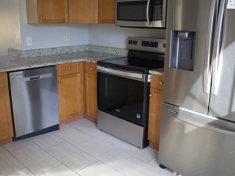 1233 Crossfield Dr — Photo 5