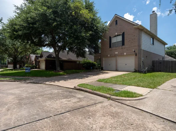 210 Windrift Ct, Sugar Land, TX 77479