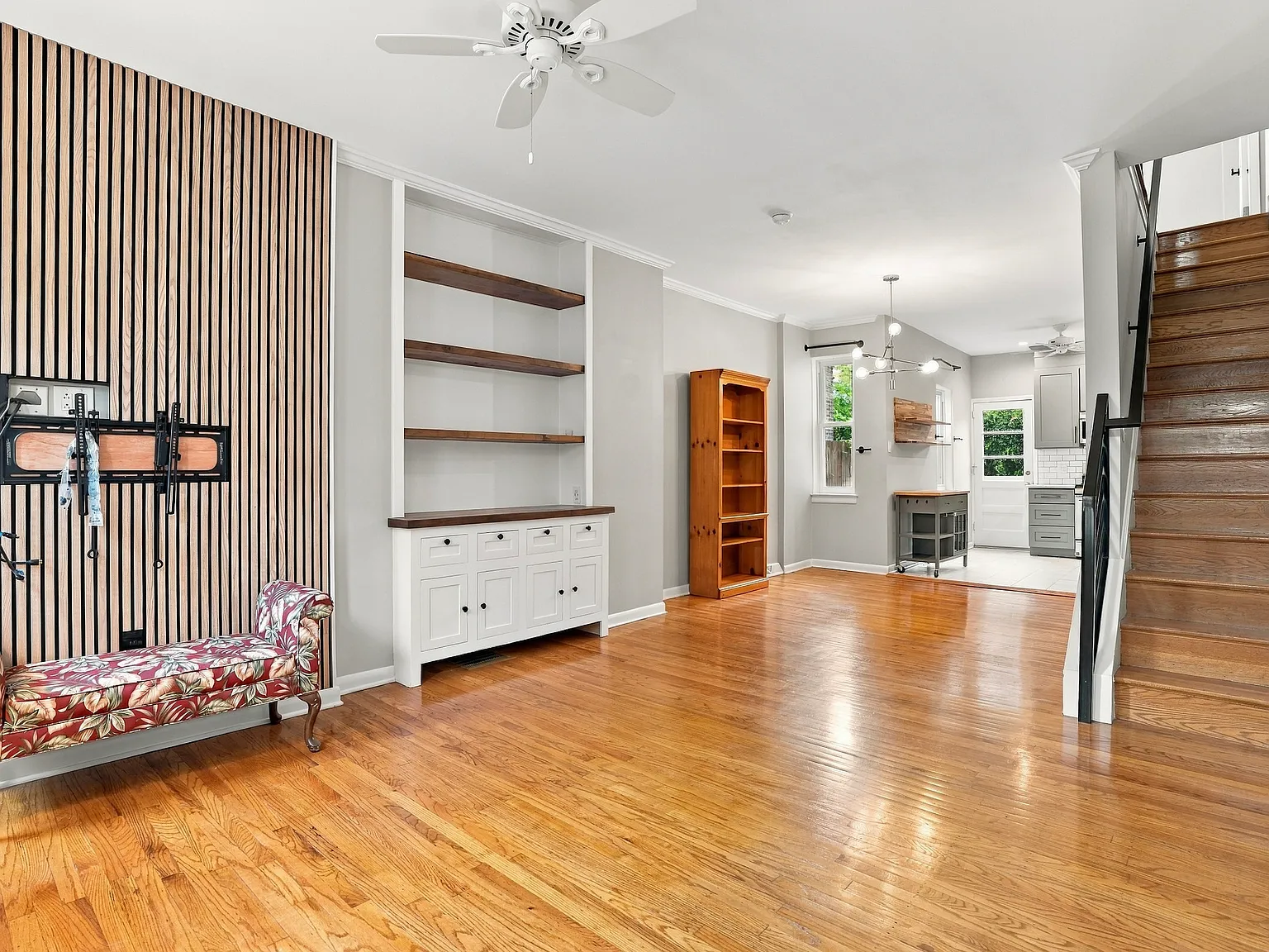 3 bed, 1.5 bath, 1122 sqft, $2,850 — Photo 3