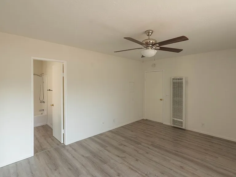 220 N Myers St #B — Photo 8