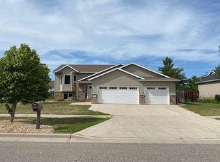 920 Parkway Dr, West Fargo, ND 58078