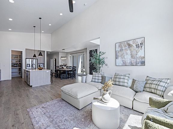 5th image of 2296 E Valensole St