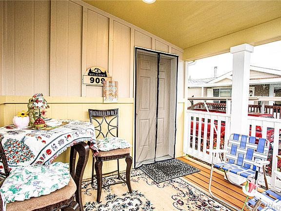 3rd image of 909 Mountain Villa Dr