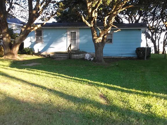3rd image of 407 Pearson Cir