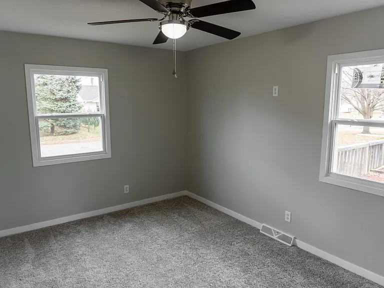 2355 Hawthorne Ct — Photo 9