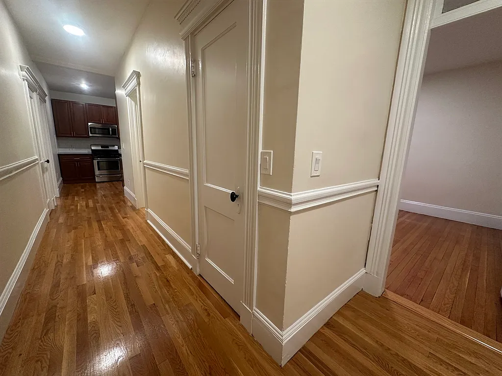 1 bed, 1.0 bath, 776 sqft, $3,200 — Photo 2