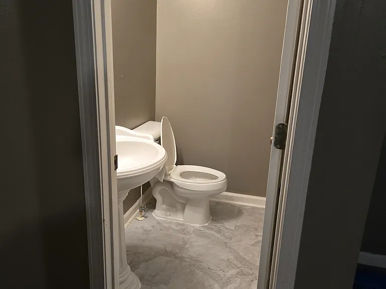 208 Glendale Ct — Photo 5