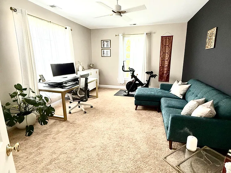 910 Abby Rd — Photo 20