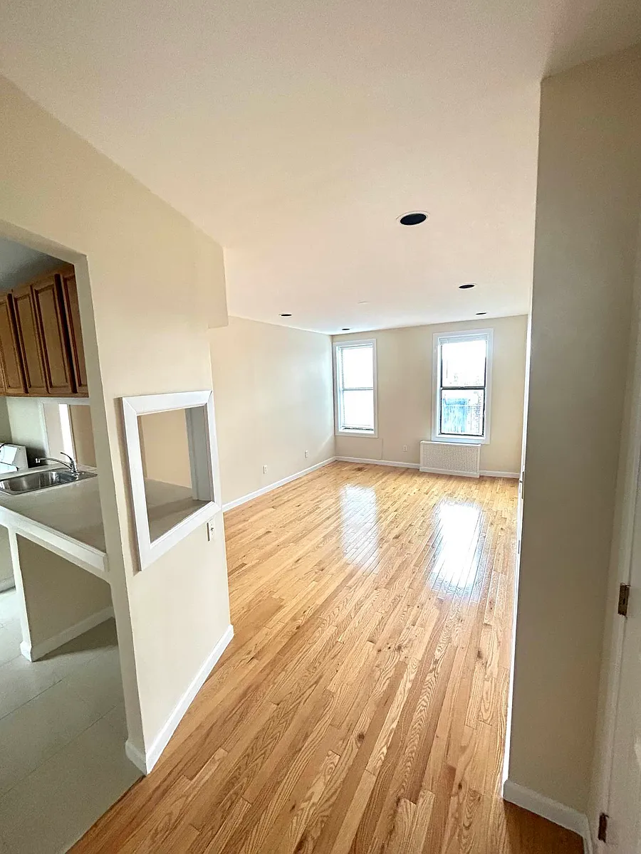 Photo 2 of 9 - 150 W 179th St #2D - Bronx, NY Building Photo - 150 W 179th St #2D