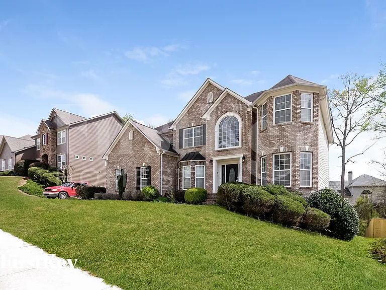 1421 Kentmire Ct — Photo 2
