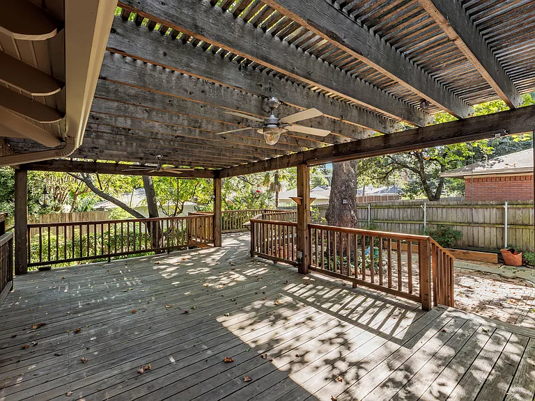 6638 Aintree Cir — Photo 18