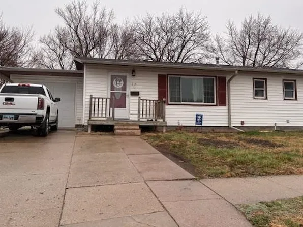 614 E 15th St, Yankton, SD 57078