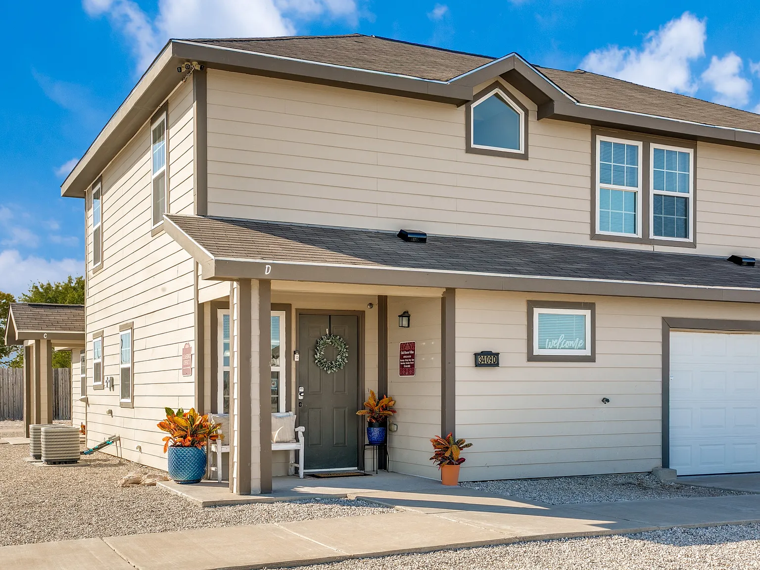 Oak Manor Villas — Photo 2