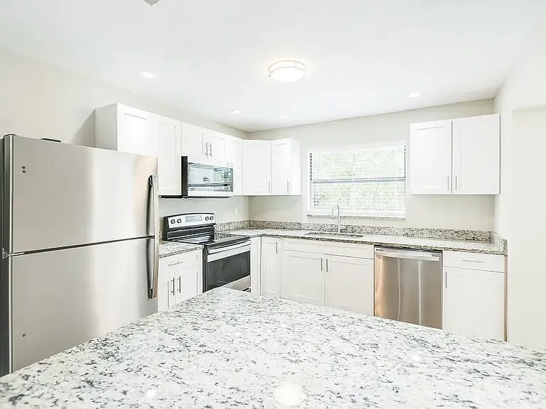 4517 S Hale Ave — Photo 4