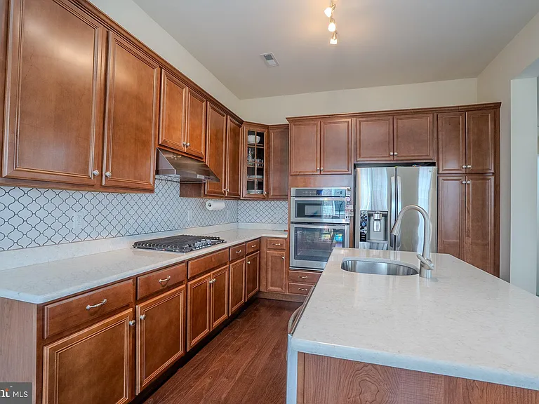 1802 Yearling Ct — Photo 18