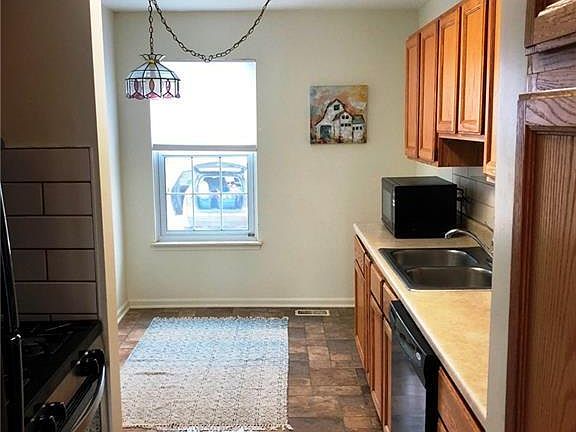 3rd image of 3373 Burbank Dr