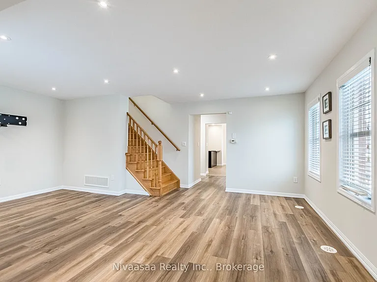 18 Betterton Cres — Photo 14