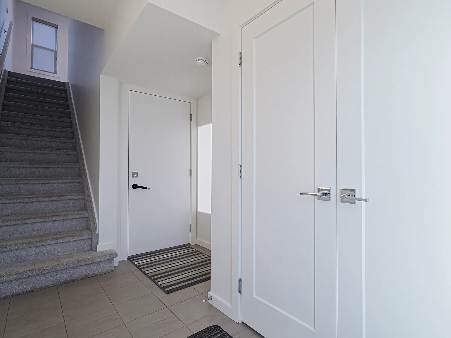 1704 Keene Crescent Southwest — Photo 2