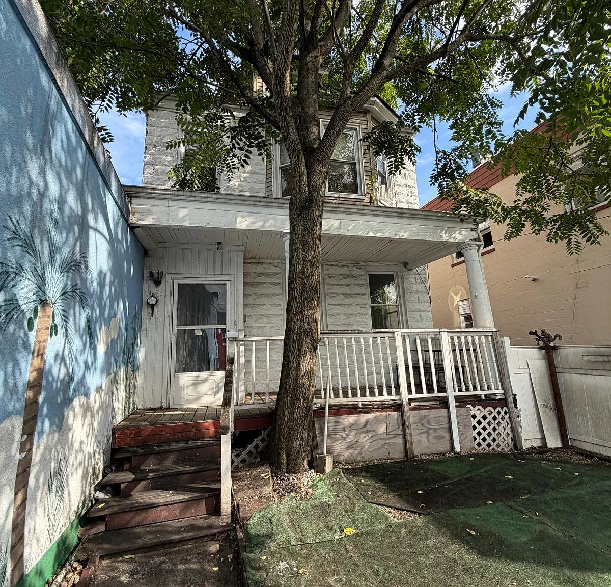 6 bed, $3,000 — Photo 1