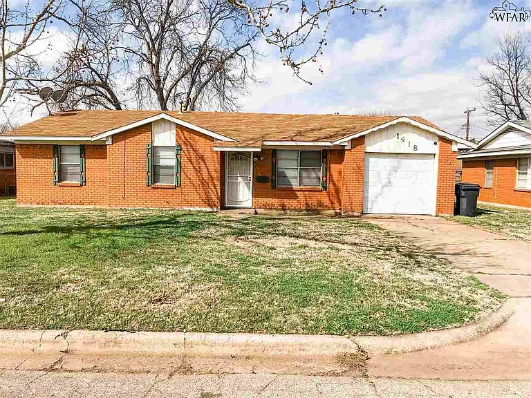 1418 Phoenix Dr — Photo 1