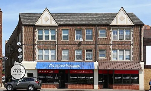 Heart of Arlington Heights! Steps away from Metra Station! Photo 1